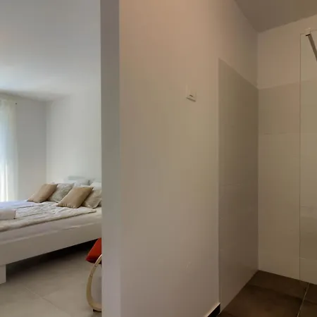 Villa Modern Flavia In Near The