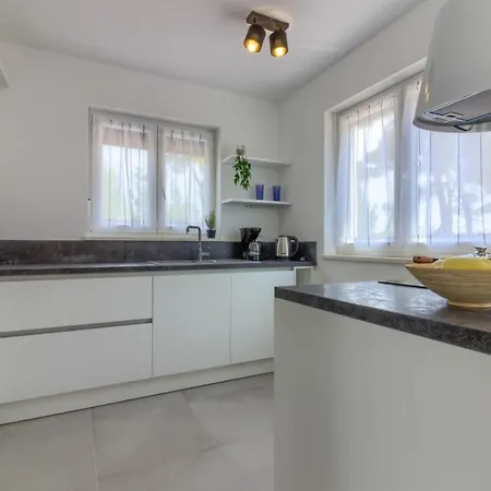 Modern Flavia In Near The Medolino