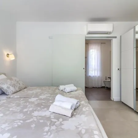 Villa Modern Flavia In Near The Medolino