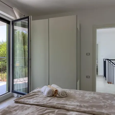 Modern Flavia In Near The * Medolino