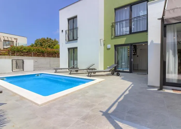 Modern Flavia In Near The 빌라