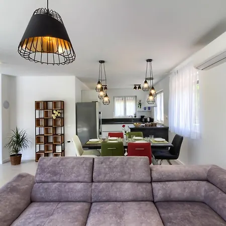 Modern Flavia In Near The Medulin