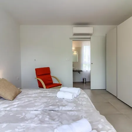 Modern Flavia In Near The Villa *