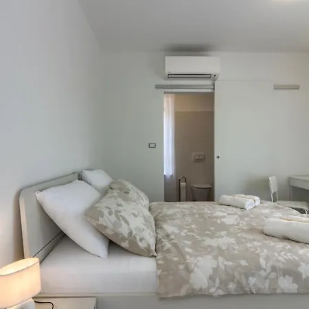 Villa Modern Flavia In Near The