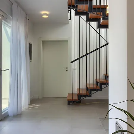 Villa Modern Flavia In Near The