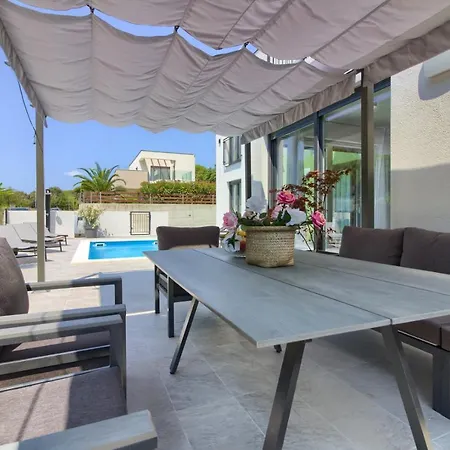 Modern Flavia In Near The