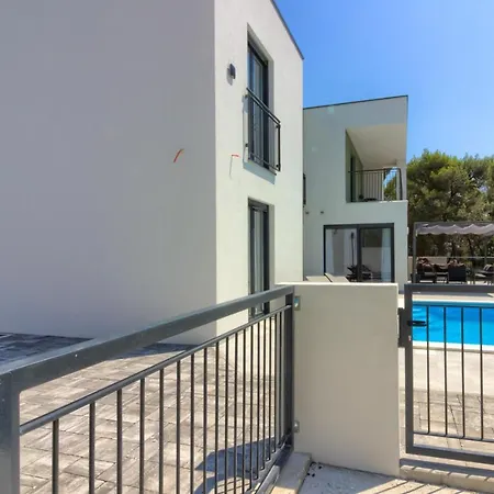 Modern Flavia In Near The Villa *