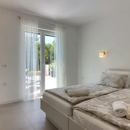 Modern Flavia In Near The Villa *